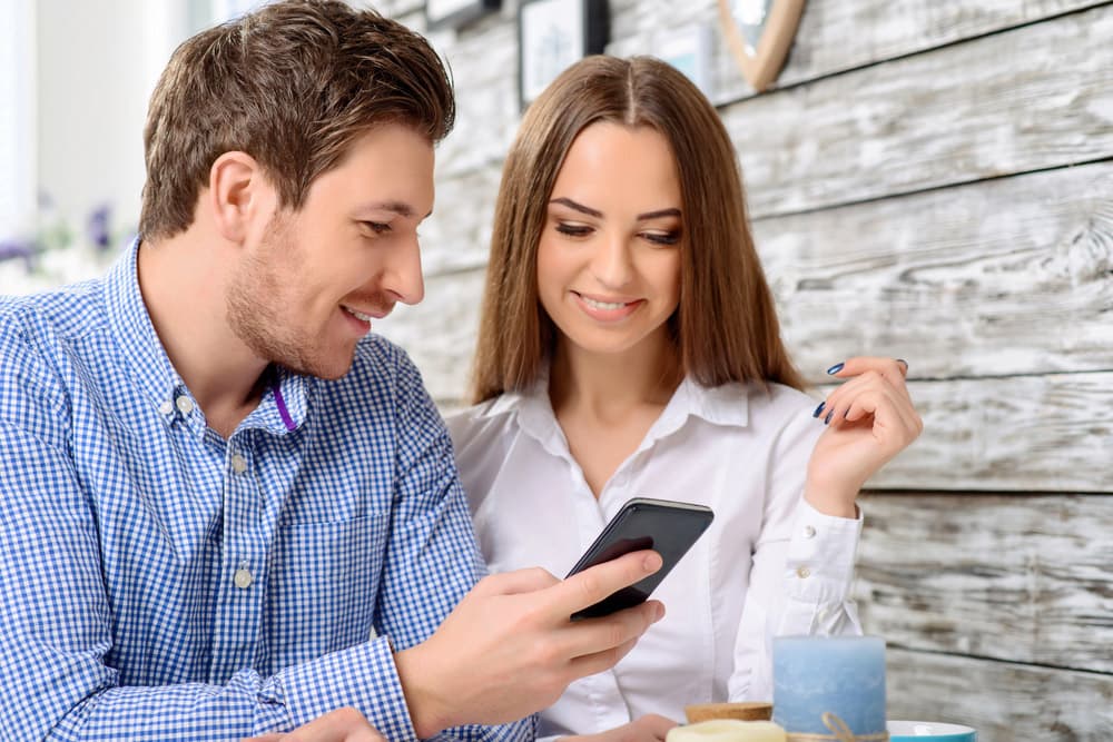 Couple applying for a monthly instalment loan in the UK