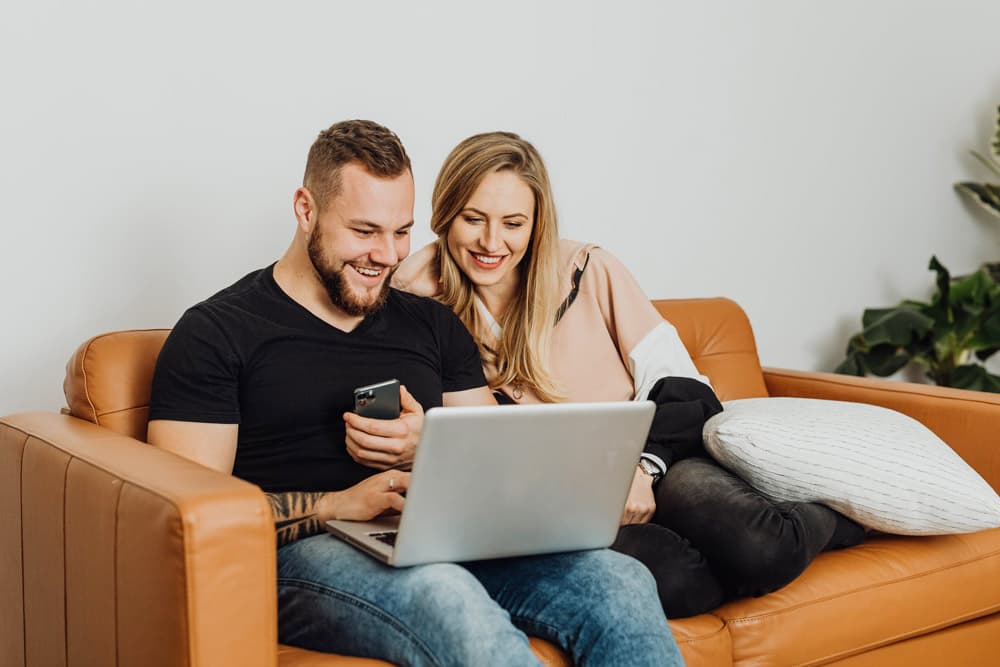 Young couple applying for a bad credit payday loan online